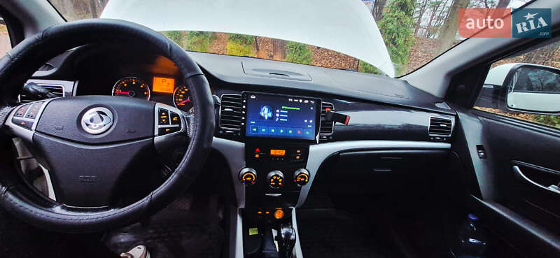 Позашляховик / Кросовер SsangYong Korando 2013 в Стебнику