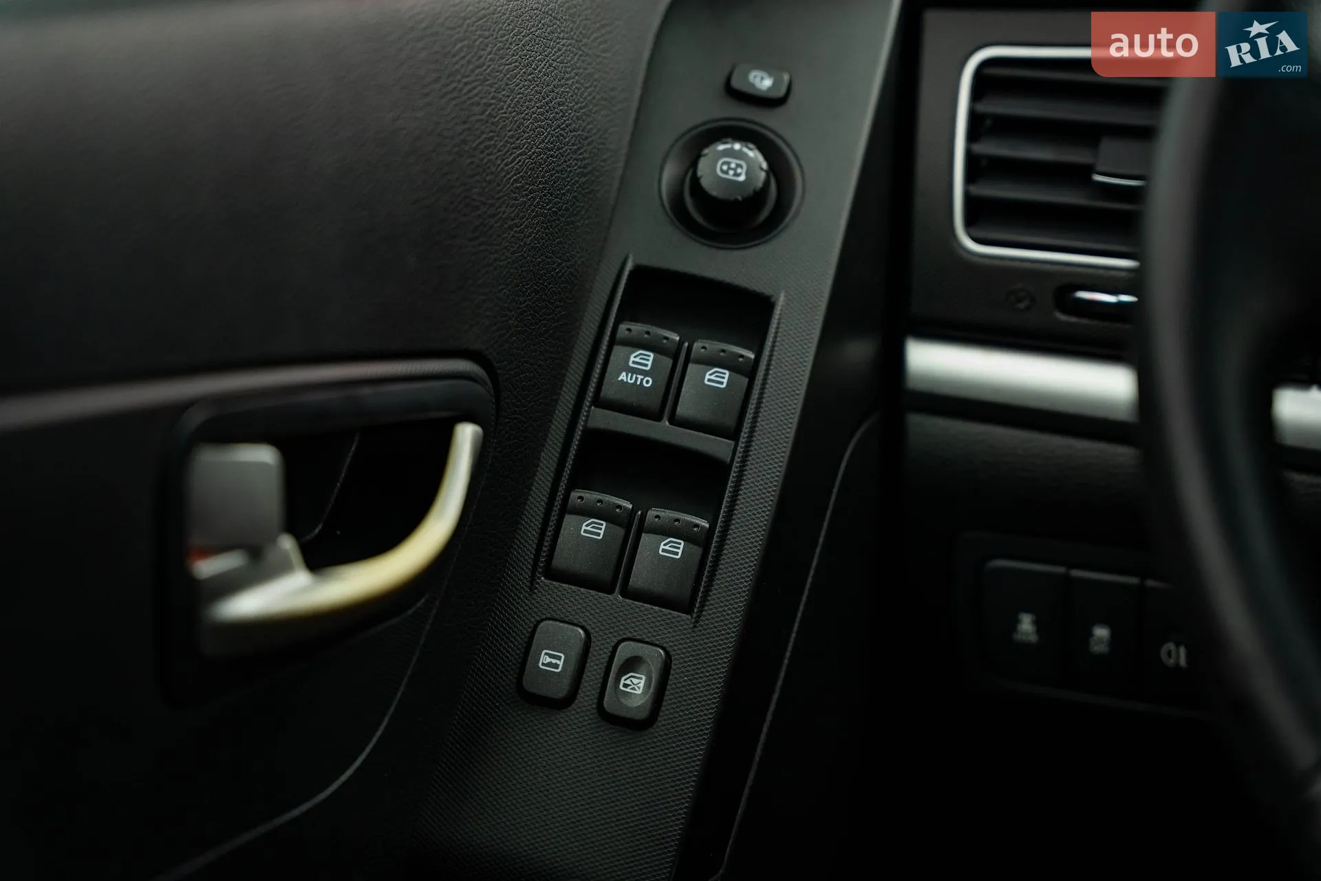 2011 SsangYong Korando - мініатюра 15