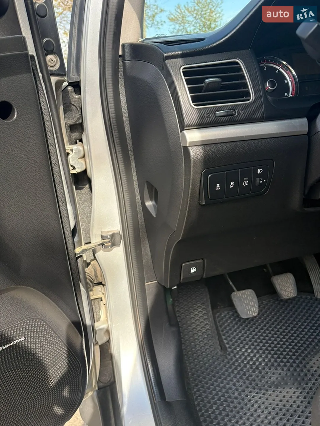 2011 SsangYong Korando - мініатюра 18