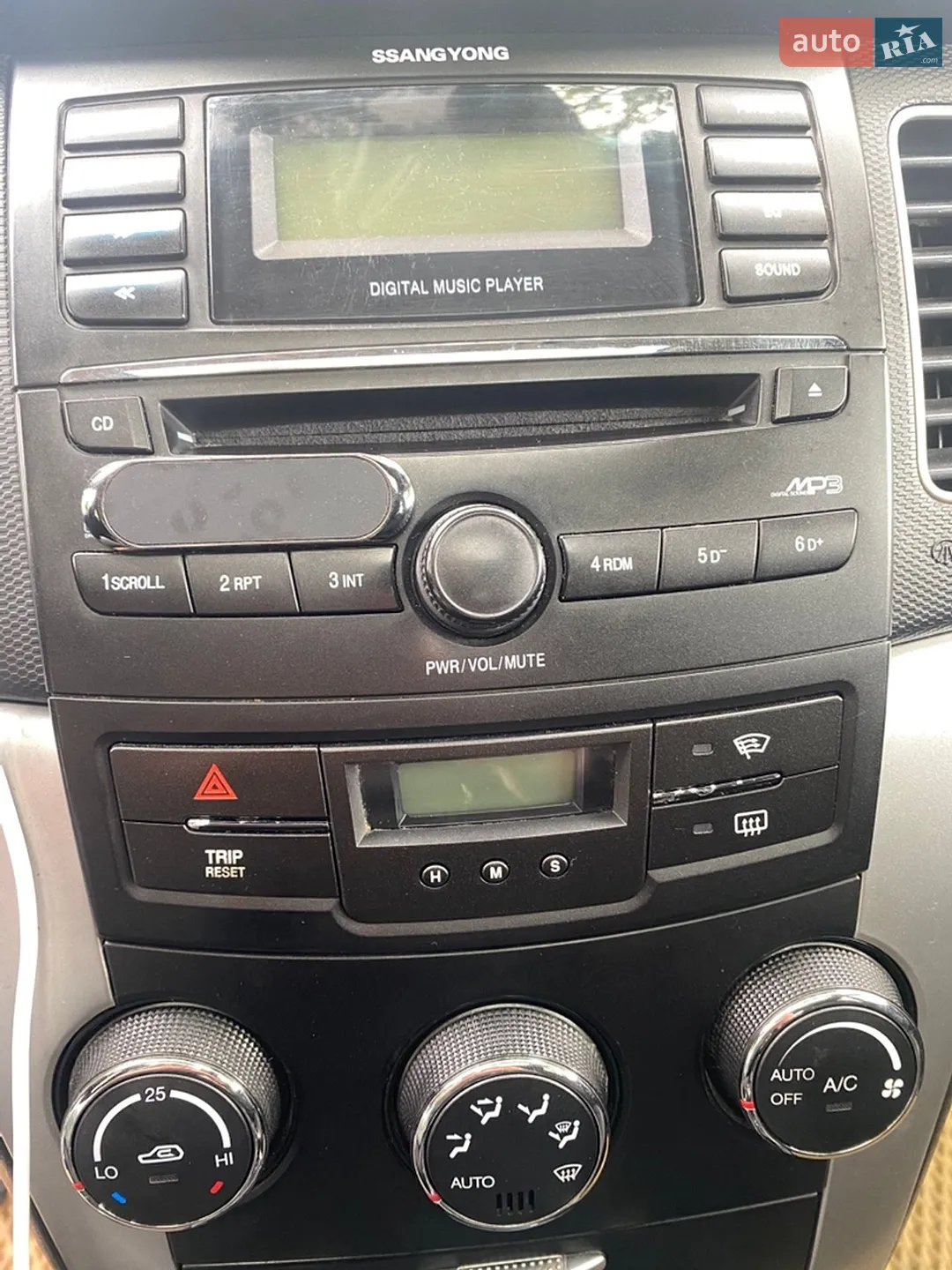 2011 SsangYong Korando - мініатюра 25
