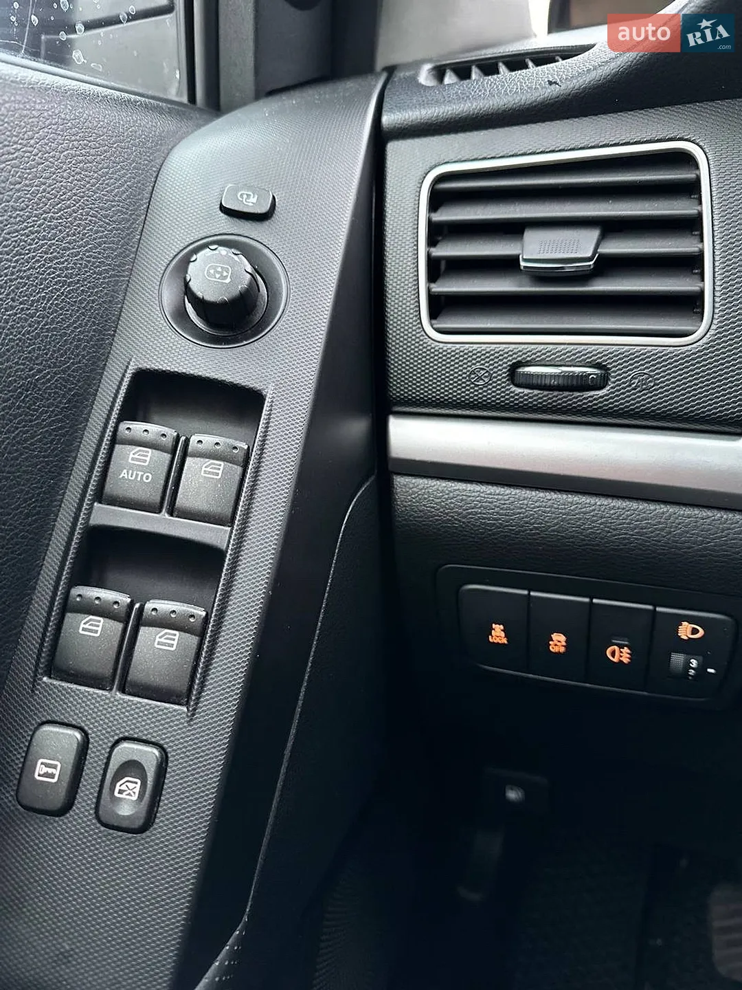 2011 SsangYong Korando - мініатюра 17