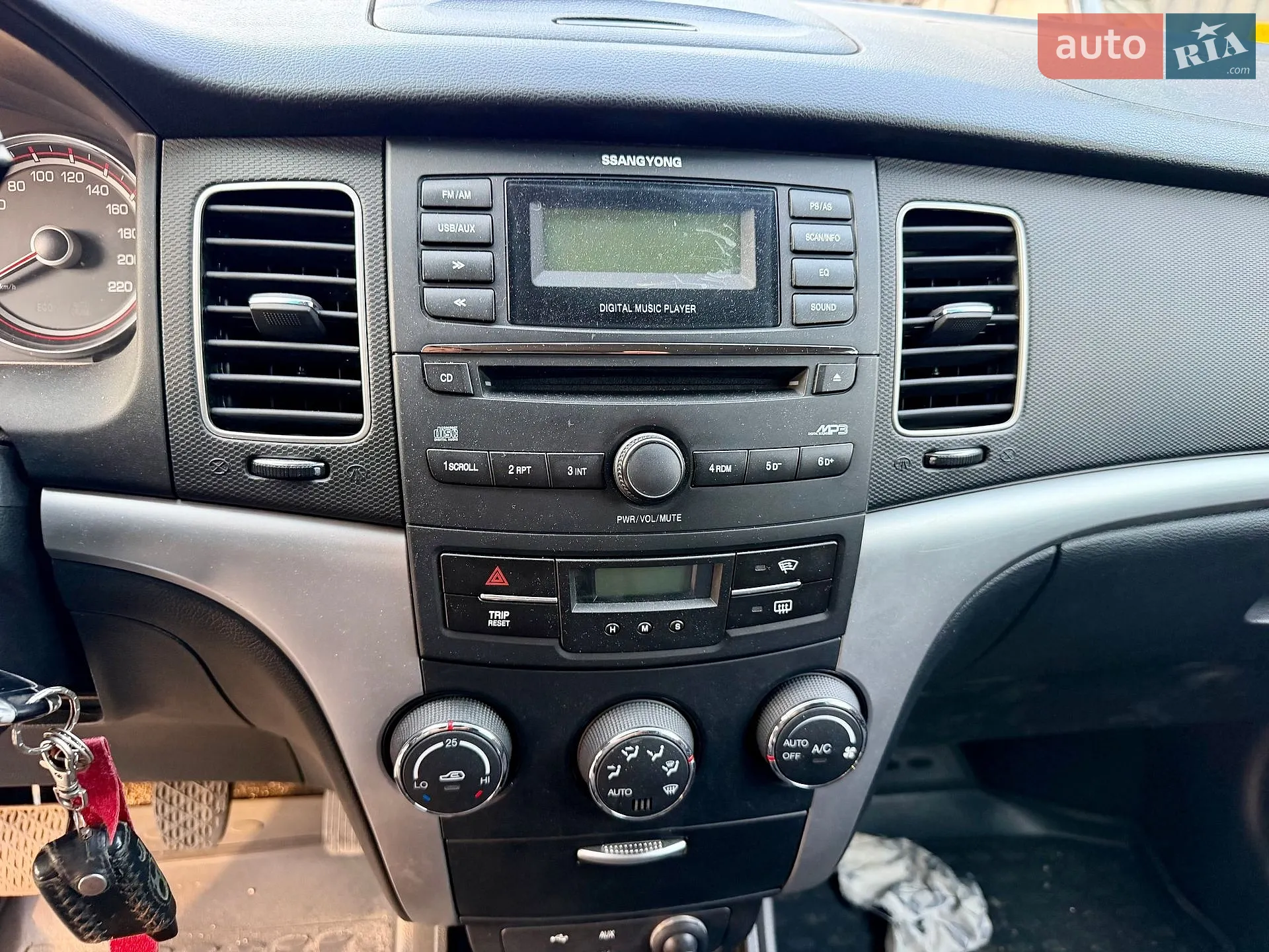 2012 SsangYong Korando - мініатюра 23