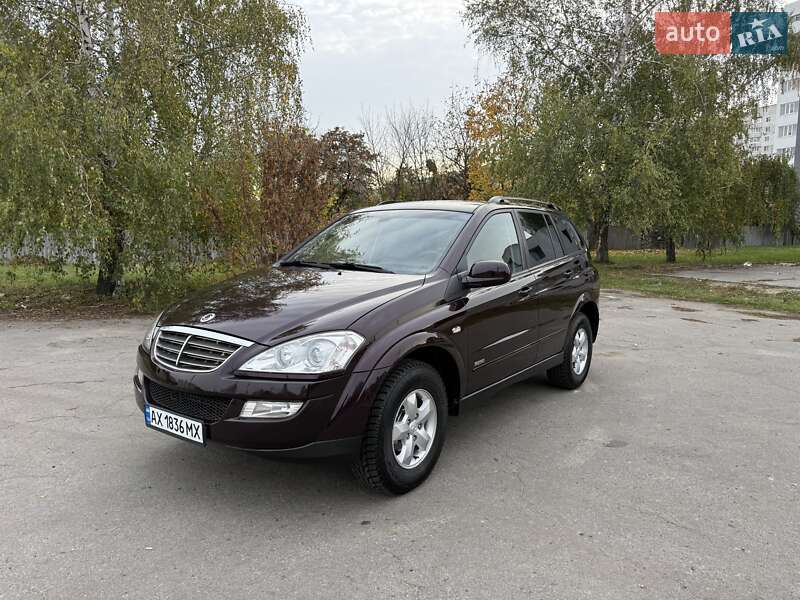 Позашляховик / Кросовер SsangYong Kyron 2010 в 