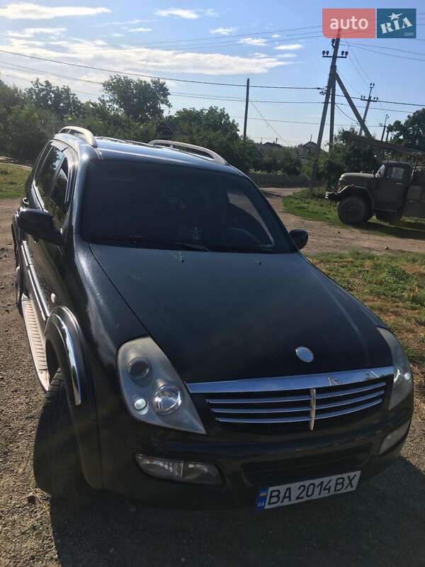 Внедорожник / Кроссовер SsangYong Rexton 2004 в Новоархангельске