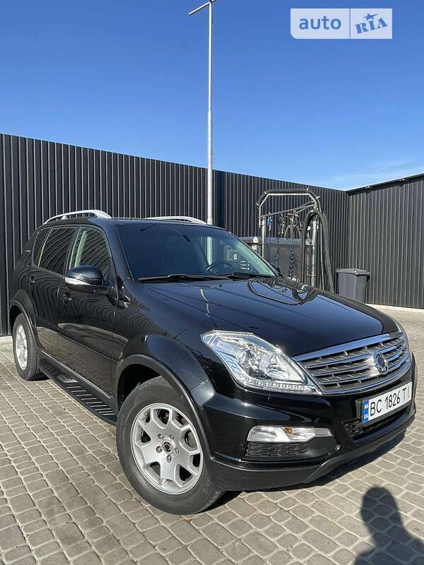 Позашляховик / Кросовер SsangYong Rexton 2015 в 