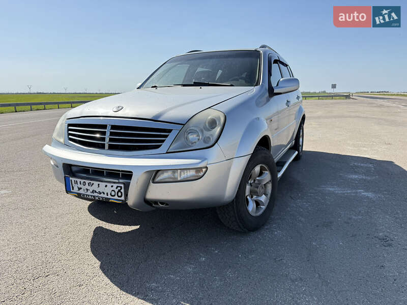 Позашляховик / Кросовер SsangYong Rexton 2005 в 