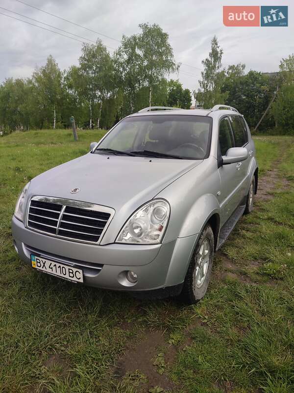 Позашляховик / Кросовер SsangYong Rexton 2010 в 
