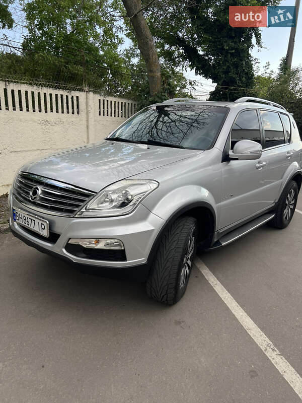 Позашляховик / Кросовер SsangYong Rexton 2013 в 