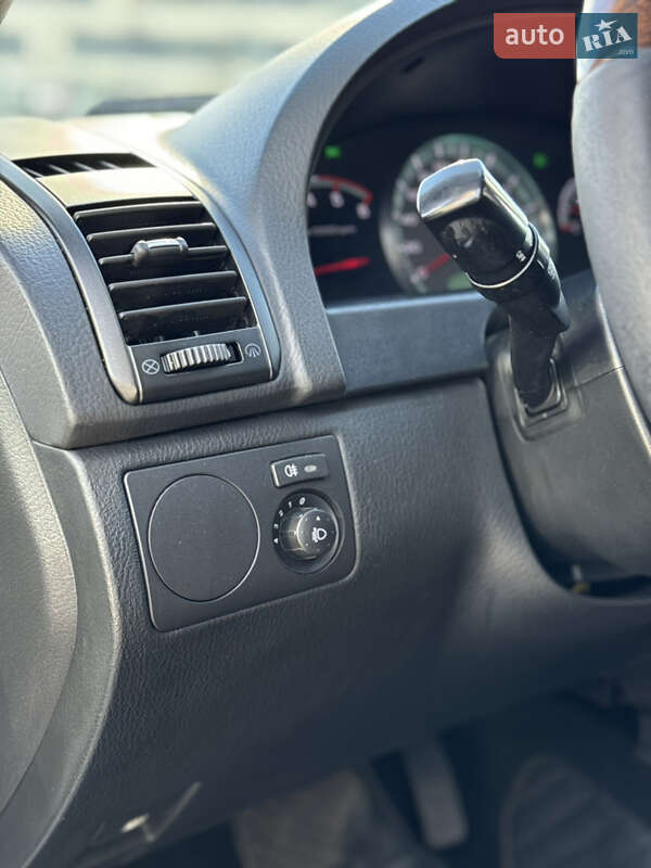 Внедорожник / Кроссовер SsangYong Rexton 2013 в Киеве