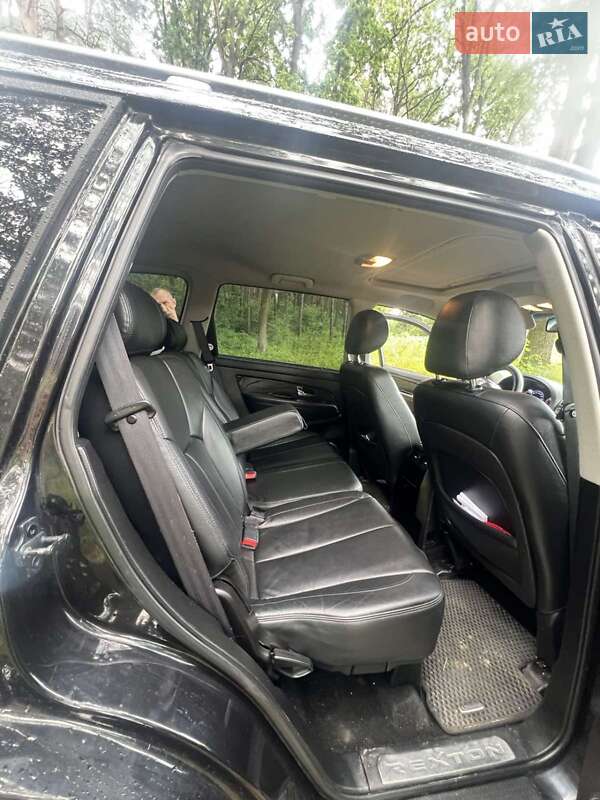 Позашляховик / Кросовер SsangYong Rexton 2015 в Новояворівську