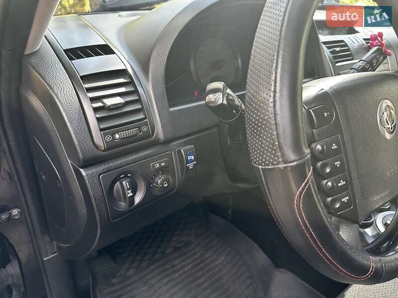 Внедорожник / Кроссовер SsangYong Rexton 2010 в Киеве