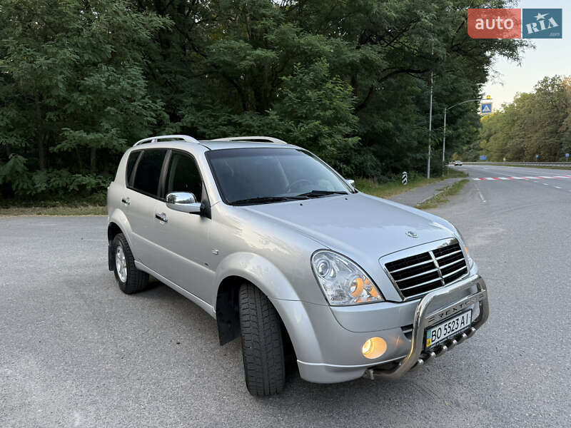 Позашляховик / Кросовер SsangYong Rexton 2012 в 