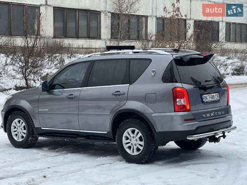 Внедорожник / Кроссовер SsangYong Rexton 2014 в Киеве
