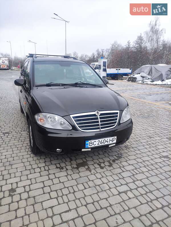 Минивэн SsangYong Rodius 2008 в 