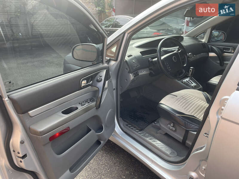 Минивэн SsangYong Rodius 2008 в Кривом Роге фото 11 Минивэн SsangYong Rodius 2008 в Кривом Роге
