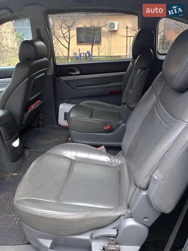 Минивэн SsangYong Rodius 2005 в Владимире фото 6 Минивэн SsangYong Rodius 2005 в Владимире