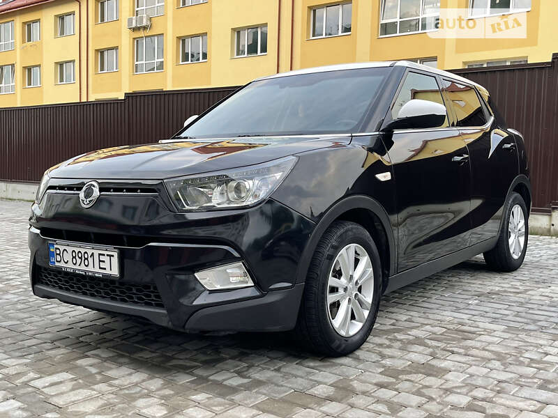 Позашляховик / Кросовер SsangYong Tivoli 2015 в Львові