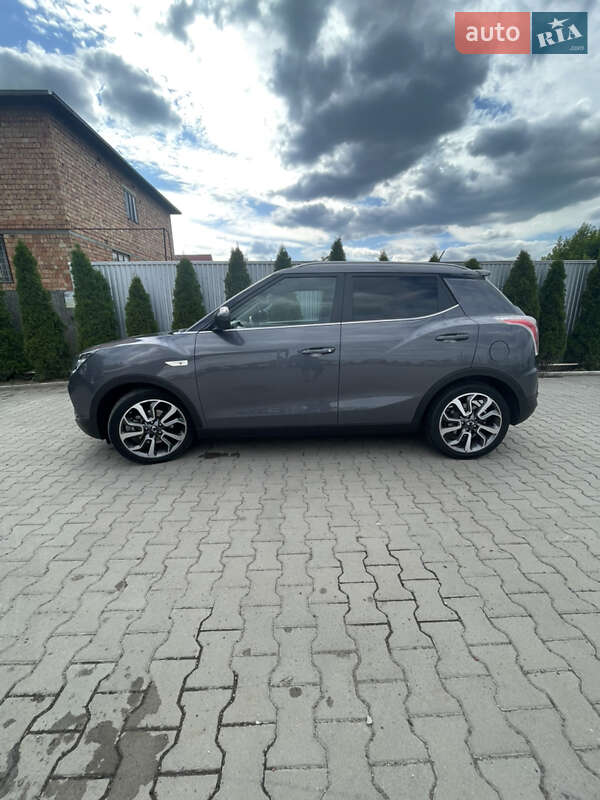 Внедорожник / Кроссовер SsangYong Tivoli 2015 в Кицмани