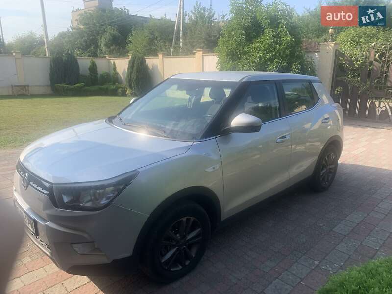 Внедорожник / Кроссовер SsangYong Tivoli 2015 в Ужгороде