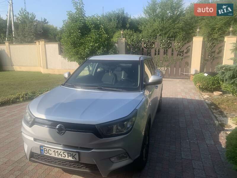 Внедорожник / Кроссовер SsangYong Tivoli 2015 в 