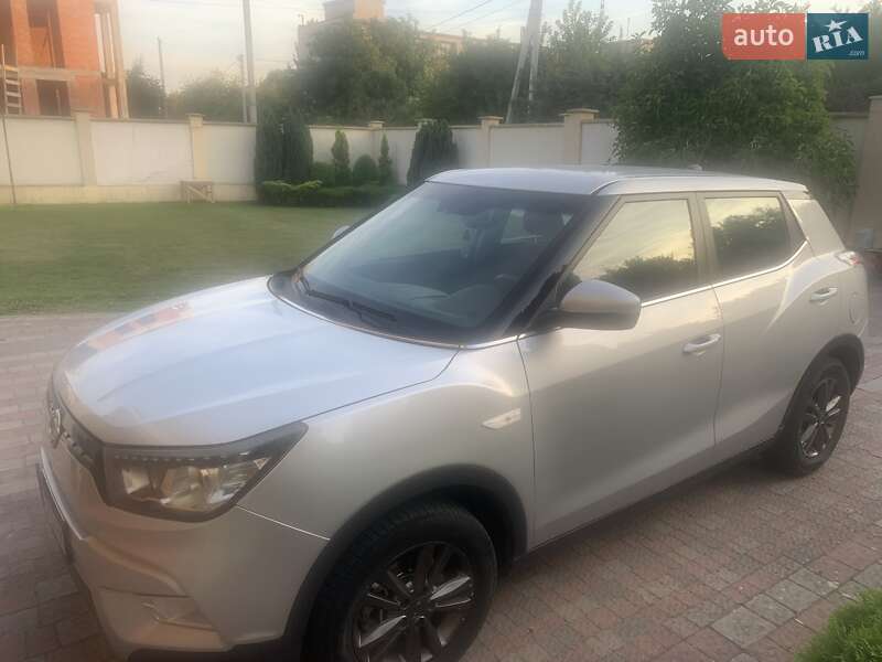 Внедорожник / Кроссовер SsangYong Tivoli 2015 в Ужгороде