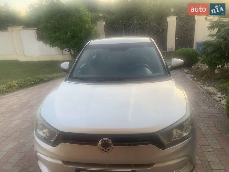 Внедорожник / Кроссовер SsangYong Tivoli 2015 в Ужгороде