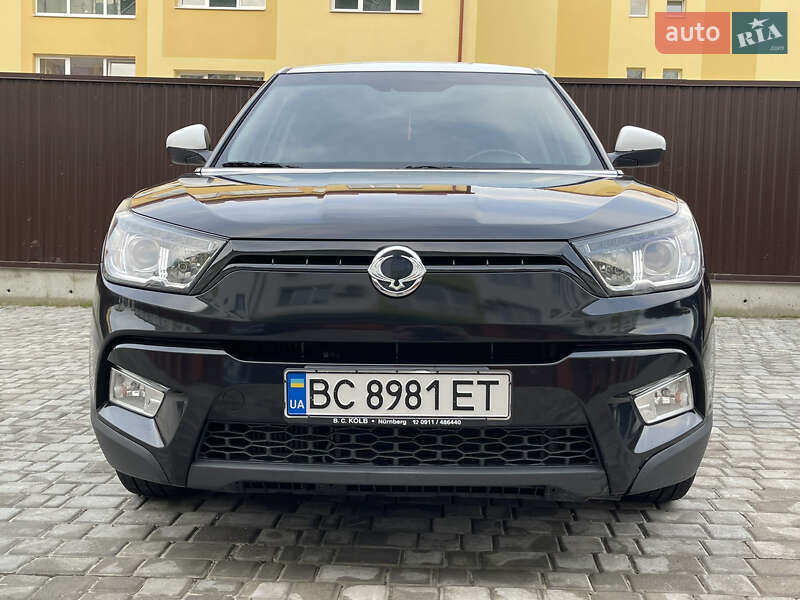 Позашляховик / Кросовер SsangYong Tivoli 2015 в 