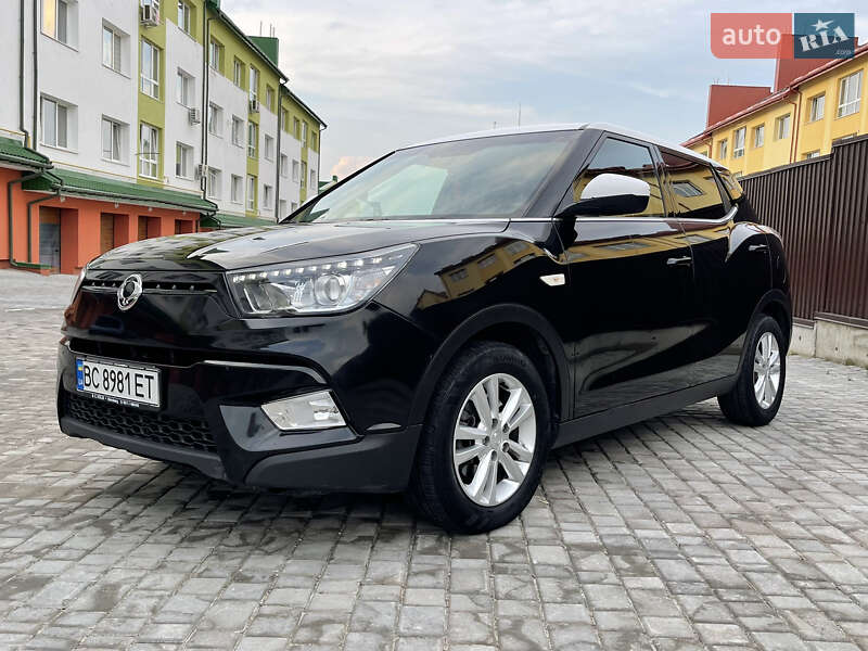 Позашляховик / Кросовер SsangYong Tivoli 2015 в Львові