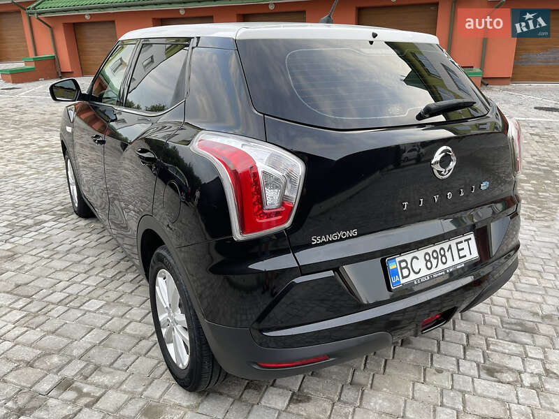Позашляховик / Кросовер SsangYong Tivoli 2015 в Львові
