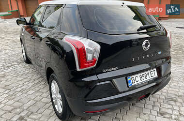 Позашляховик / Кросовер SsangYong Tivoli 2015 в 