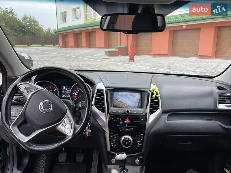 Позашляховик / Кросовер SsangYong Tivoli 2015 в Львові
