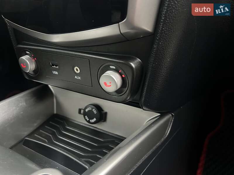 Внедорожник / Кроссовер SsangYong Tivoli 2016 в Киеве