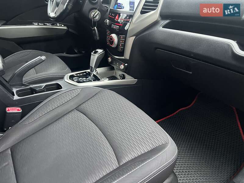 Внедорожник / Кроссовер SsangYong Tivoli 2016 в Киеве