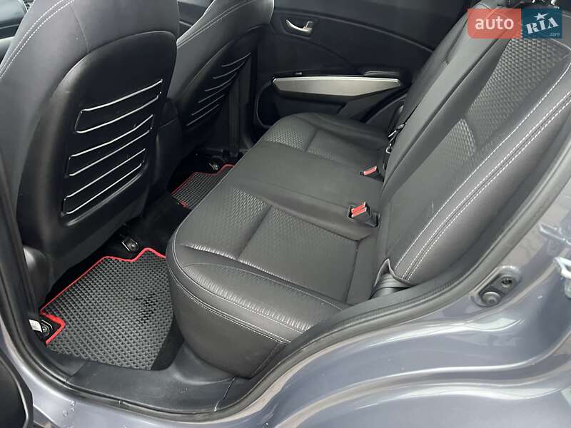 Внедорожник / Кроссовер SsangYong Tivoli 2016 в Киеве