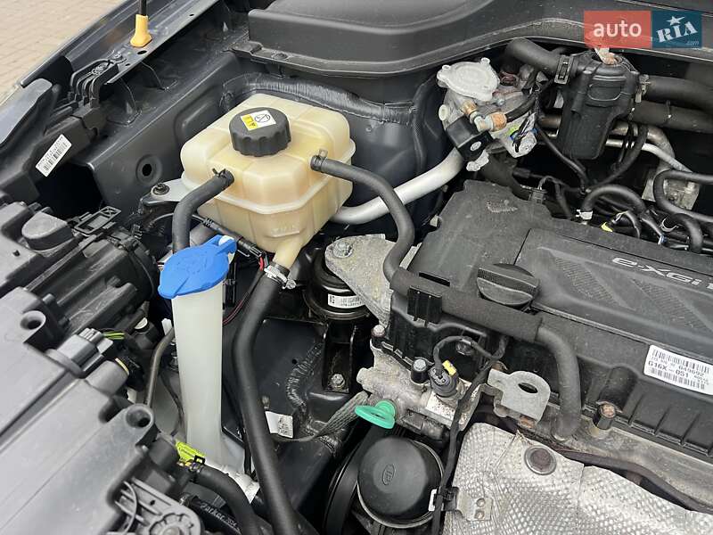 Внедорожник / Кроссовер SsangYong Tivoli 2016 в Киеве