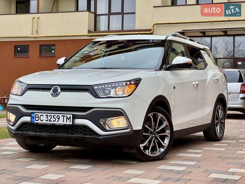 Внедорожник / Кроссовер SsangYong XLV 2016 в Стрые