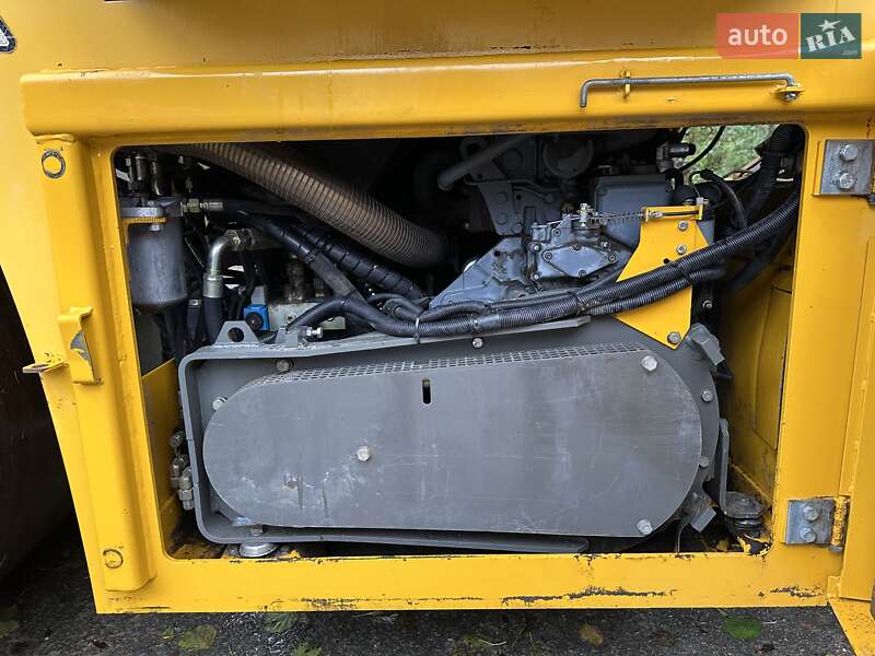 Дорожный каток Stavostroj VH-950 2000 в Хусте