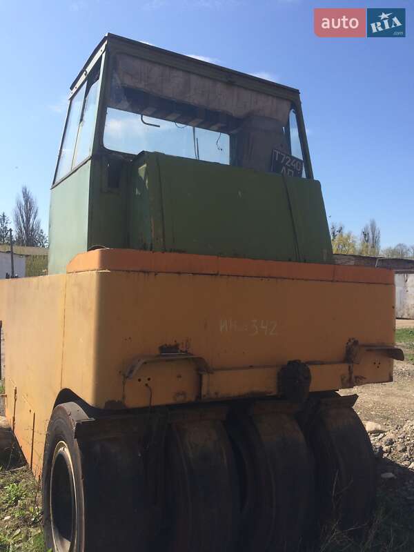 Дорожный каток Stavostroj VSH-300 1985 в Теофиполе