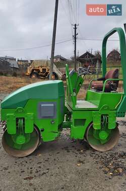 Дорожный каток Stavostroj VSH-300 2001 в 
