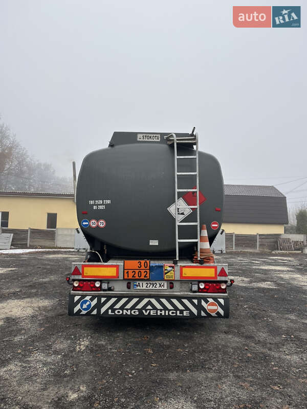 Цистерна напівпричіп Stokota 3NC38 2002 в Обухові