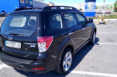Позашляховик / Кросовер Subaru Forester 2010 в 