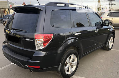 Позашляховик / Кросовер Subaru Forester 2010 в Києві