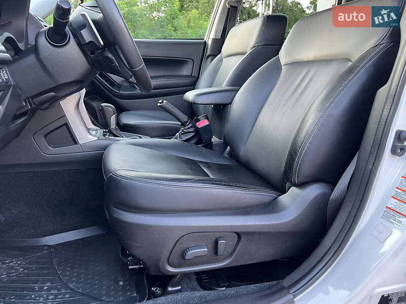 Позашляховик / Кросовер Subaru Forester 2015 в Житомирі