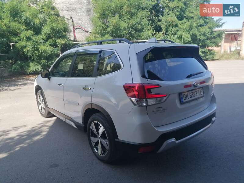 Внедорожник / Кроссовер Subaru Forester 2019 в Ровно
