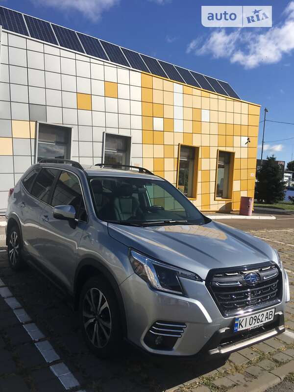 Внедорожник / Кроссовер Subaru Forester 2022 в Киеве