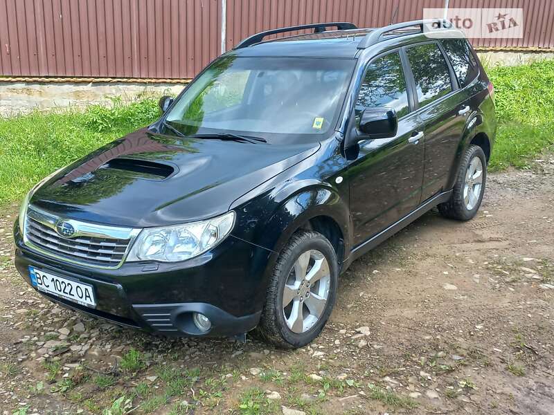 Внедорожник / Кроссовер Subaru Forester 2010 в Львове