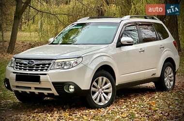 Позашляховик / Кросовер Subaru Forester 2011 в Києві