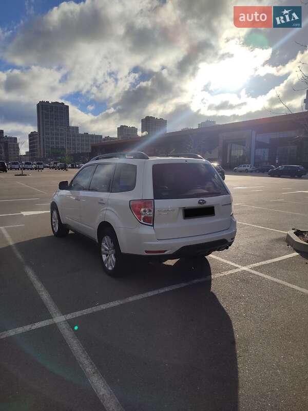Внедорожник / Кроссовер Subaru Forester 2011 в Киеве
