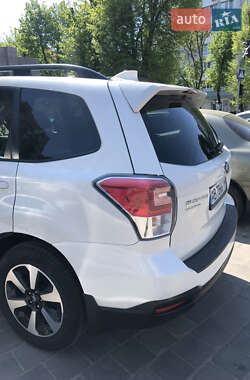 Позашляховик / Кросовер Subaru Forester 2018 в 