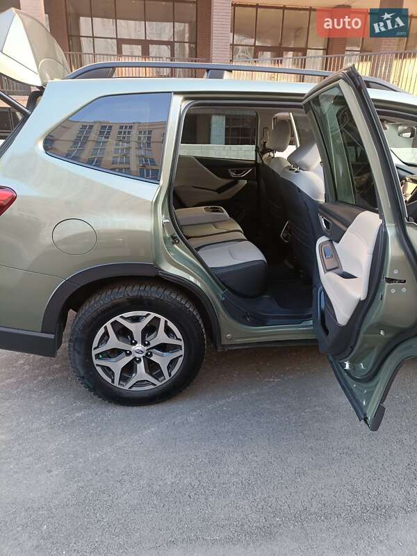 Внедорожник / Кроссовер Subaru Forester 2020 в Киеве